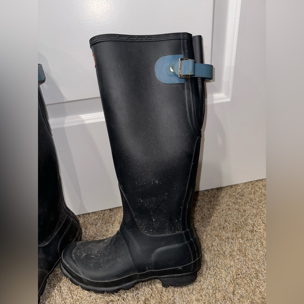 Navy blue hunter boots. Size 6 with extended calf.